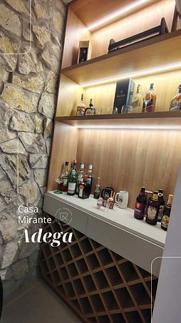 Casa Mirante com adega planejada