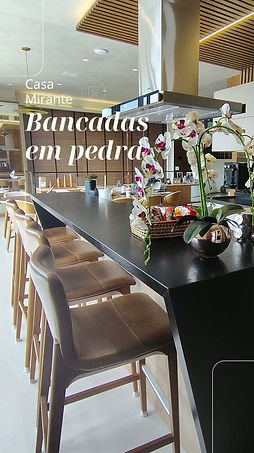 Casa Mirante com bancadas em pedra